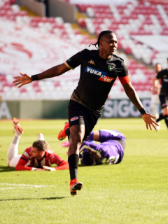 Hugo Rodallega se convierte en el primer colombiano en marcar gol en 2021.