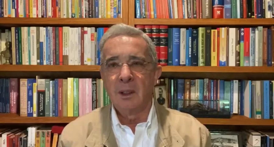 Álvaro Uribe Vélez vuelve a pedir una reforma tributaria para Colombia en el 2021.