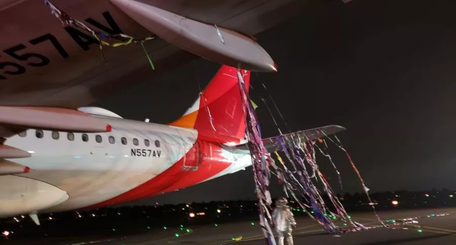 Parte de avión de Avianca que se enredó con globo, mientras aterrizaba en el aeropuerto El Dorado, de Bogotá