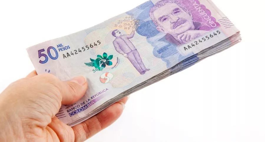 Billetes colombianos ilustran nota del salario integral para el 2021 luego del aumento del 3,5 %