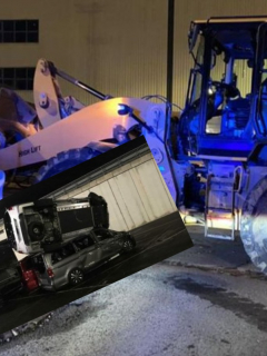 Foto de la retroexcavadora que robó exempleado de Mercedes para dañar más de 50 furgonetas