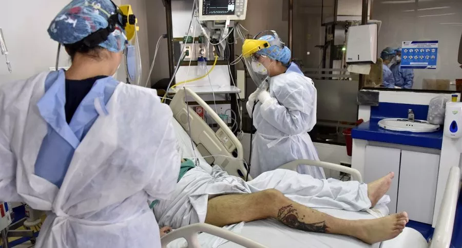 Unidad de cuidados intensivos en hospital de Bogotá 