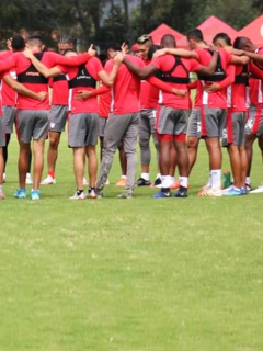 Crítica de Diego Rueda a refuerzos de Independiente Santa Fe. Imagen del equipo rojo en pretemporada.