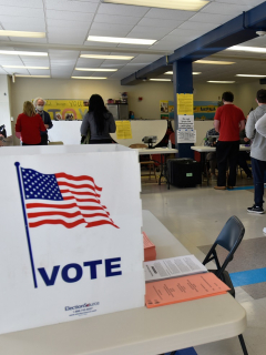 Fila de votantes en Estados Unidos ilustra nota sobre posible investigación a Colombia por intentar influir en las elecciones presidenciales estadounidenses