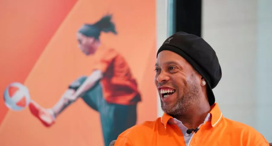 Foto de Ronaldinho ilustra nota sobre sus ganancias después de estar en prisión; en qué invirtió