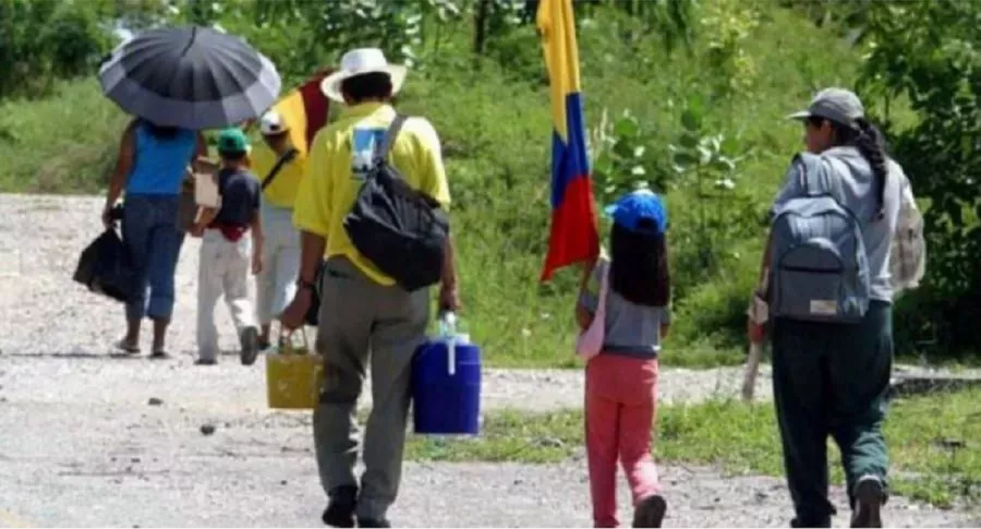 Foto de referencia de personas desplazadas por la violencia en Colombia, quienes se benefician con la prórroga de la Ley de Víctimas y Restitución de Tierras por 10 años más.