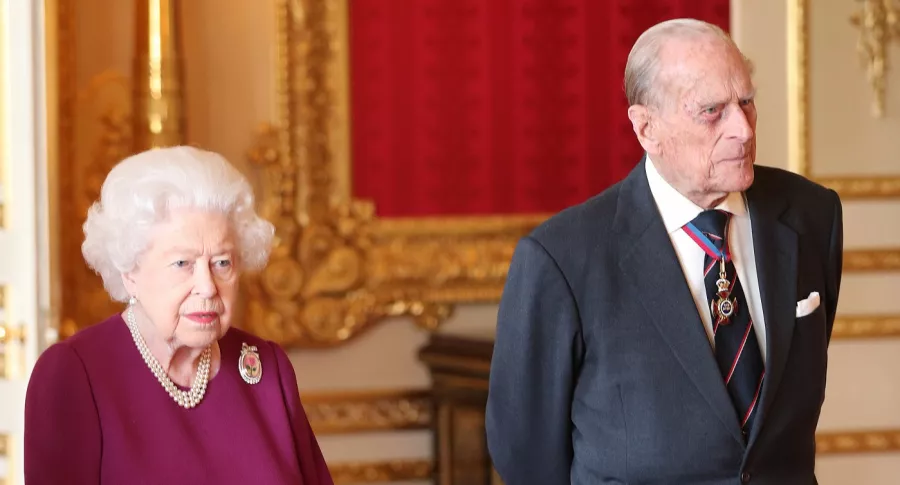 Foto de la reina Isabel II y el príncipe Felipe, quienes se vacunaron contra la COVID-19