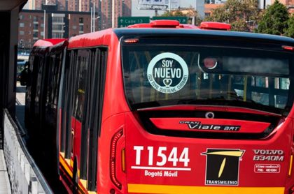 Imagen de un bus de Transmilenio, que ilustra un accidente en Bogotá. 