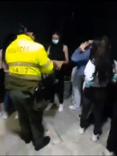 En la 'chiquiteca' intervenida la noche de este martes en Engativá también había 5 mayores de edad.