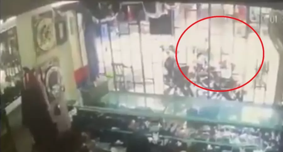 Captura de video del atentado con granada en Barranquilla, este martes