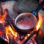 Como "en la Edad de Piedra", habitantes de Caracas recurren a cocinar con leña