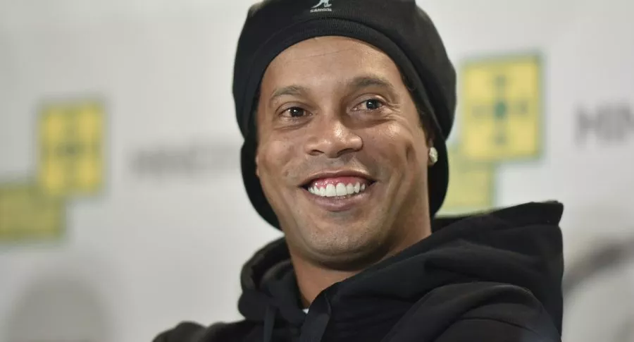Ronaldinho, quien grabó video musical rodeado de mujeres en bikini y en plena fiesta