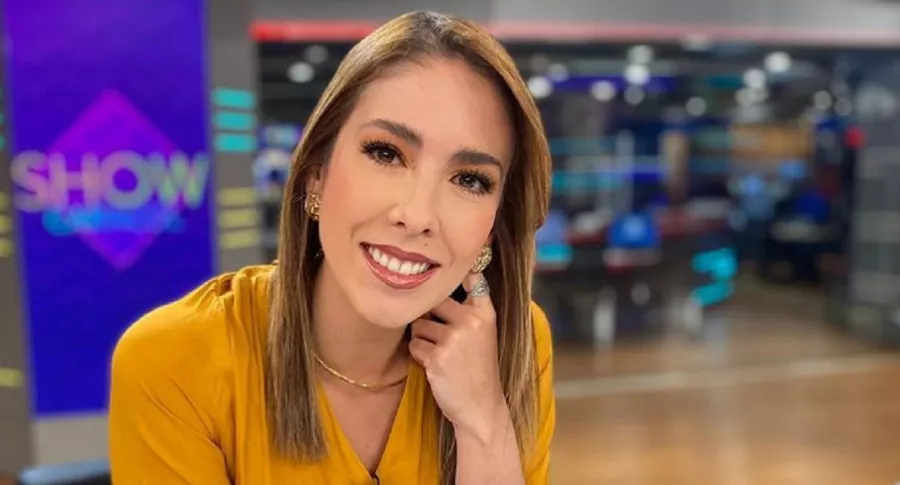 Juanita Gómez en Noticias Caracol, ilustra nota de video de ella sin maquillaje.