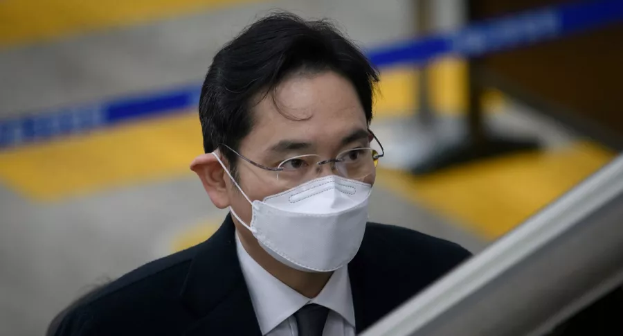Lee Jae-yong, heredero de Samsung condenado a dos años de cárcel por corrupción, llega a la corte en Seúl el 18 de enero de 2021.