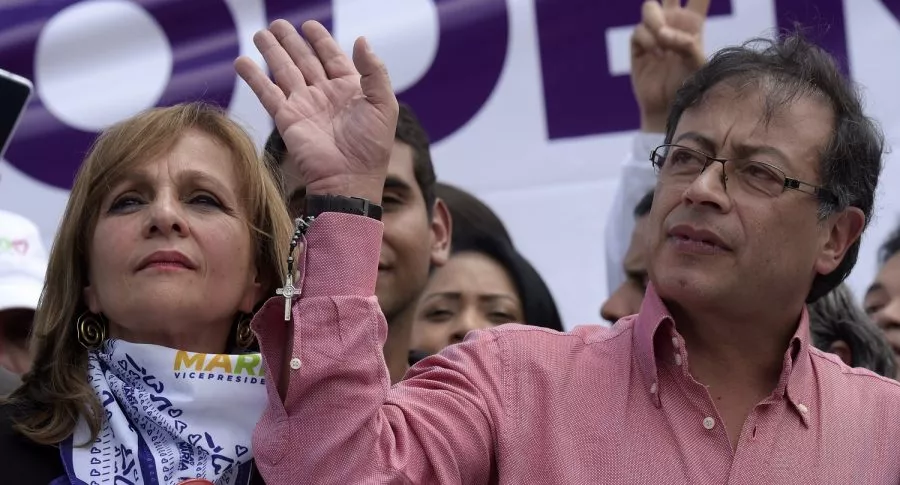 Ángela María Robledo, que renunció a la Colombia Humana, y Gustavo Petro, líder del movimiento
