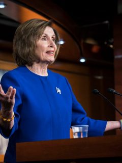 Nancy Pelosi, presidenta de la Cámara de Representantes de EEUU, a quien le robaron su portátil y quisieron venderlo a Rusia