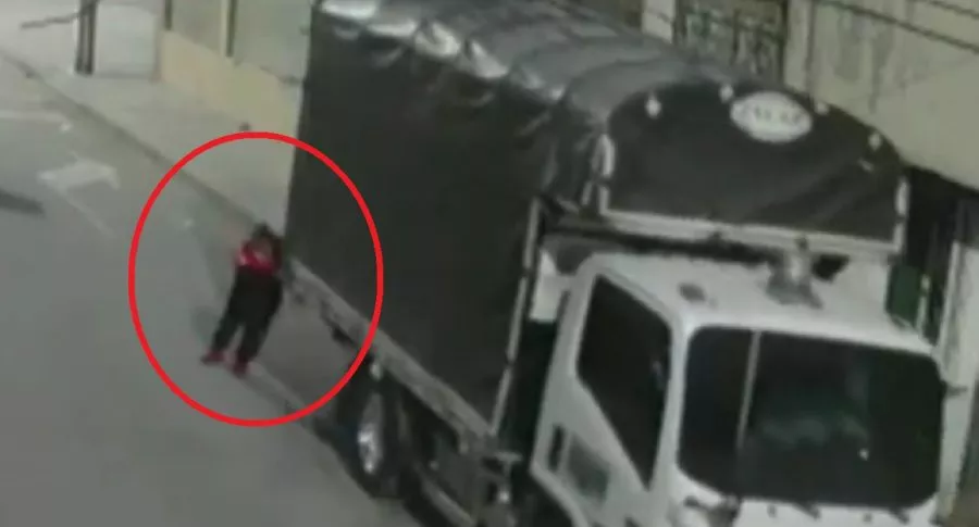 Robo de camión en Bogotá: quedó grabado en cámaras; ladrones escaparon