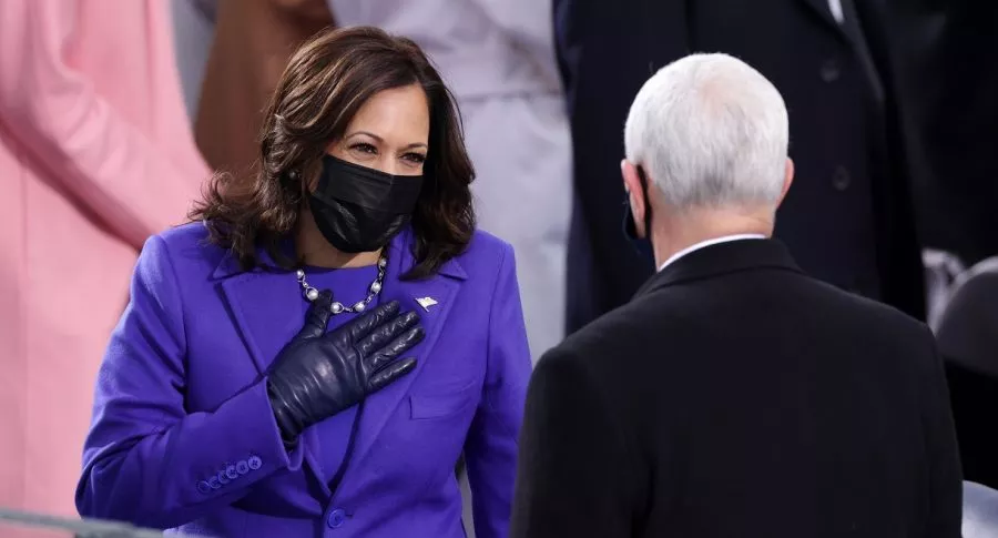 Kamala Harris antes de ser posesionada junto a Joe Biden, quien casi se cae antes de llegar al Capitolio para jurar como vicepresidenta de Estados Unidos