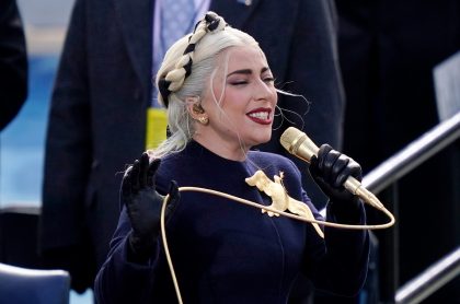 Lady Gaga fue la encargada de interpretar el himno nacional de los Estados Unidos de América durante la posesión de Joe Biden.