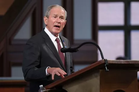 En 2020, Bush compartió escenario con los demás exmandatarios de la nación, haciendo honor a la tradición democrática en EE. UU. En la foto, aparece durate el funeral del difunto representante John Lewis / Getty Images.