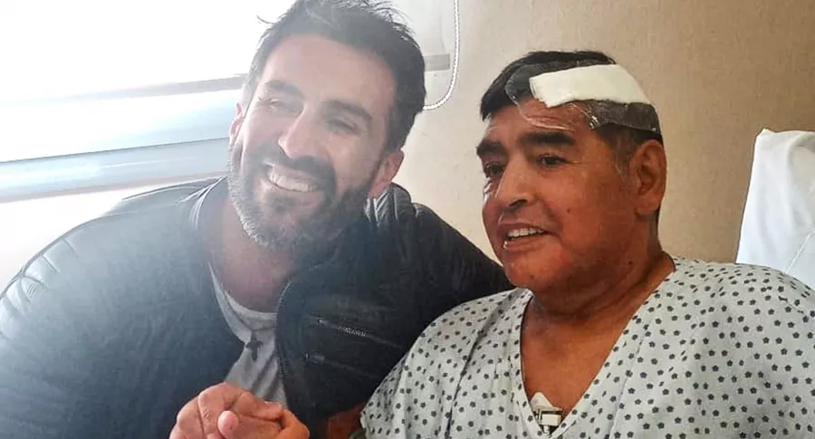 Leopoldo Luque, medico de Maradona le falsificó la firma al famoso 10. Foto de referencia de ambos.