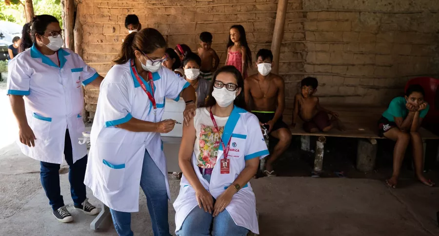 Imagen que ilustra nota; médicos de Leticia cruzan frontera con Brasil para poder vacunarse