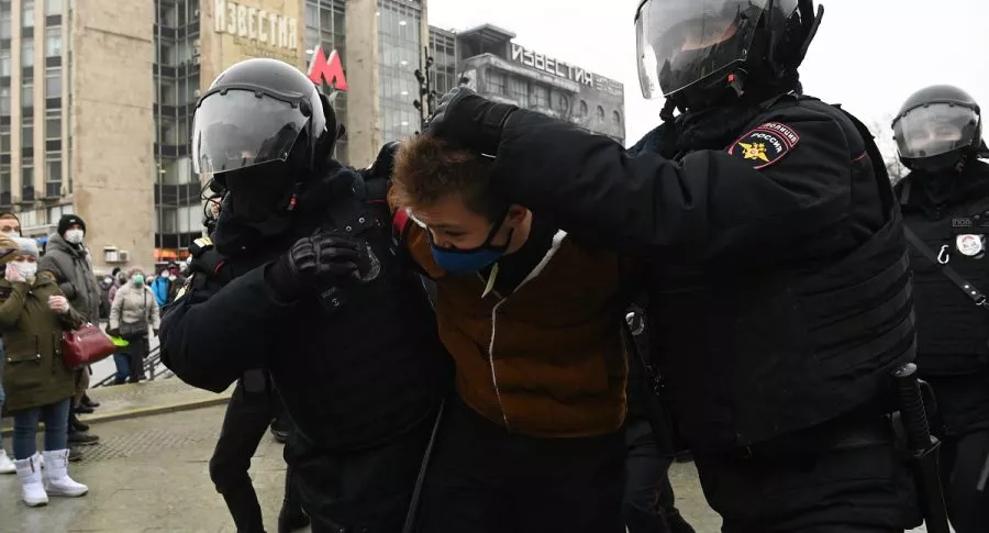 Cientos de opositores del presidente Vladimir Putin fueron detenidas en Rusia durante las protestas para exigir la liberación de Alexéi Navalny.