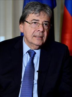 Carlos Holmes Trujillo y Álvaro Uribe