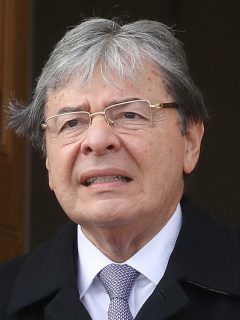 La embajada de Estados Unidos en Bogotá le rindió un sentido homenaje a Carlos Holmes Trujillo, quien falleció por COVID-19.