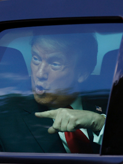 Expresidente Donald Trump, a su llegada a Florida.