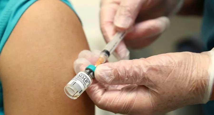 Farmacéuticas reportan retrasos para cumplir con entregas programadas. Vacunación en Nueva Zelanda, imagen de referencia.