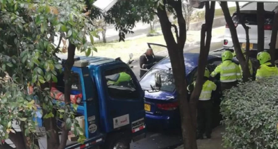 Imagen con la que denuncian procedimiento de inmovilización de un vehículo en el norte de Bogotá