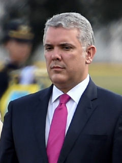 Carlos Holmes Trujillo e Iván Duque, a quien la periodista Paola Ochoa le preguntó si pensaba cambiar a los ministros mayores pensando en su salud