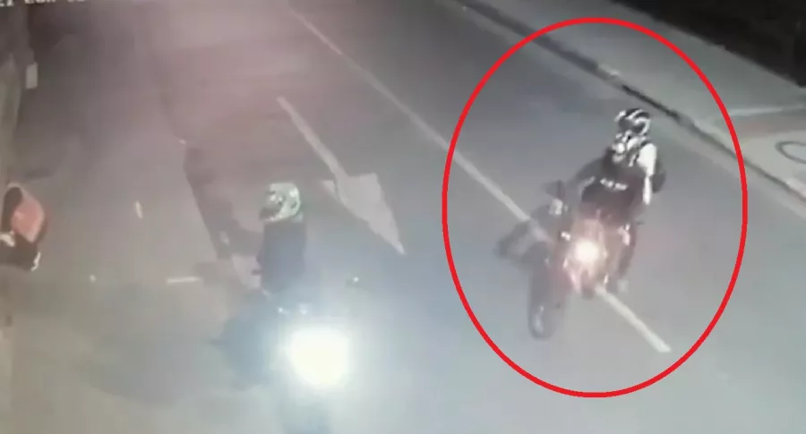 Video de robo en Bogotá: ladrones hirieron a motociclista en Kennedy