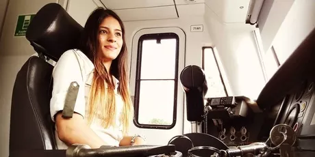 Foto de Laura Vega, conductora del Metro de Medellín que ahora será reina
