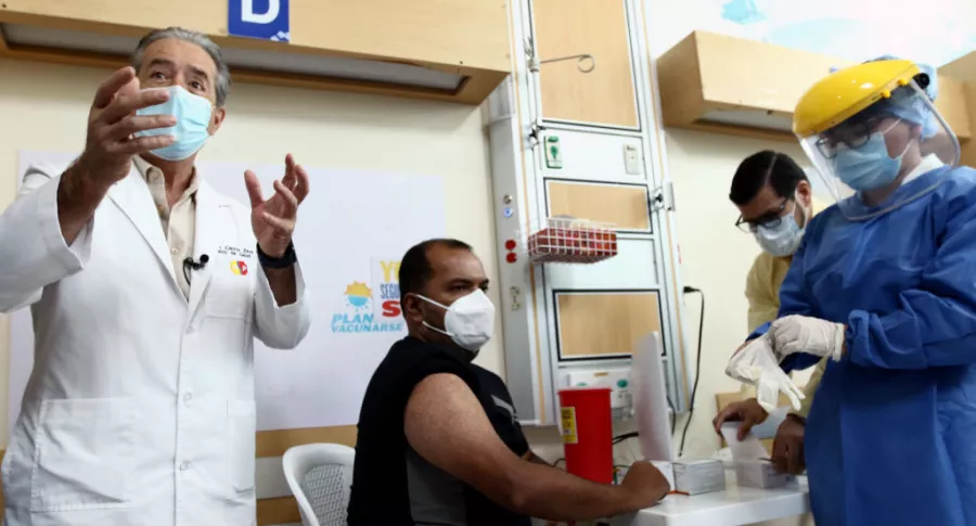 Juan Carlos Zevallos López, ministro de Salud de Ecuador, a quien pide renuncia por favorecer familiares con vacuna
