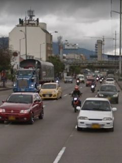 Con el fin de disminuir la cantidad de flujo vehicular, se mantiene la restricción de movilidad de los carros particulares y los taxis.