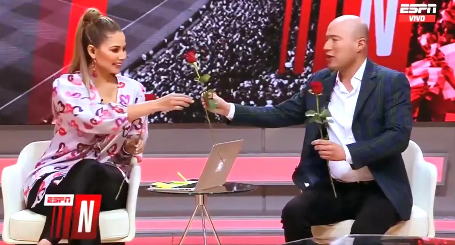 Flores del ‘Patrón’ Bermúdez para Melissa Martínez en vivo por TV