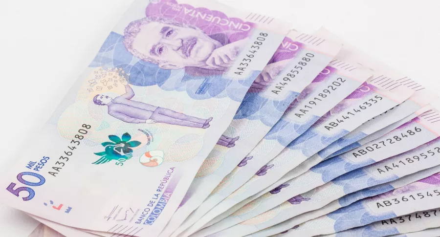 Imagen de dinero colombiano que ilustra el pago de impuestos en Bogotá. 