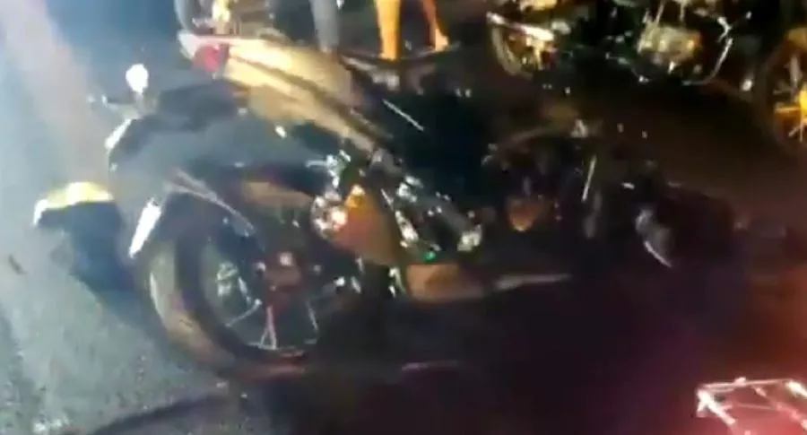 Motociclista se estrelló y tumbó un poste en piques ilegales, Antioquia