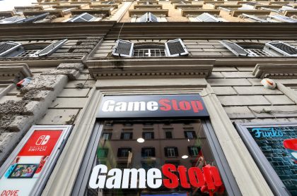 GameStop, quién está detrás del boom de la bolsa de valores de Wall Street.