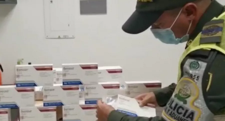 La mujer fue detenida en el aeropuerto de Cúcuta con 27 cajas del antiviral Remdesivir, que serán destruidas