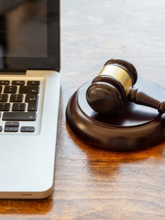 Un abogado estaba en plena audiencia virtual y se puso a tener relaciones sexuales sin importar que estuviera quedando en cámara.