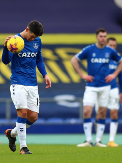 Everton, con un James Rodríguez y YErry Mina, perdió ante Newcastle.