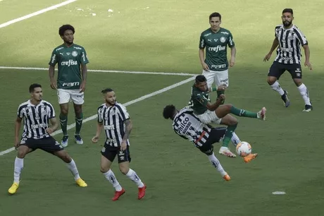 Palmeiras ablandó, a golpes, a los movedizos y activos creadores de Santos / AFP.
