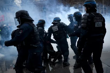 El Ministerio del Interior precisó que del total de esas detenciones, 28 se llevaron a cabo en la capital, París / AFP. 

