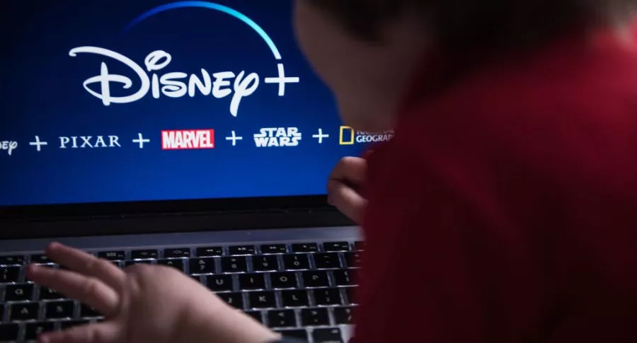 Foto del logo de Disney Plus ilustra nota sobre cuáles son las películas y series para el mes de febrero