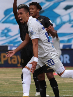 Fernando Uribe celebrando su gol con Millonarios en el partido contra el Once Caldas