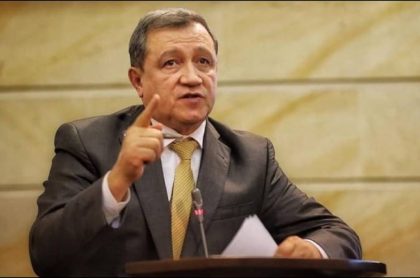 Ernesto Macías, congresista del Centro Democrático, fue citado a indagatoria para el 12 de febrero por la Corte Suprema de Justicia