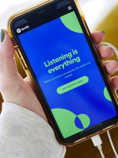 La nueva patente le permitirá a Spotify mejorar sus recomendaciones, pues extraerá datos por medio del reconocimiento de voz.